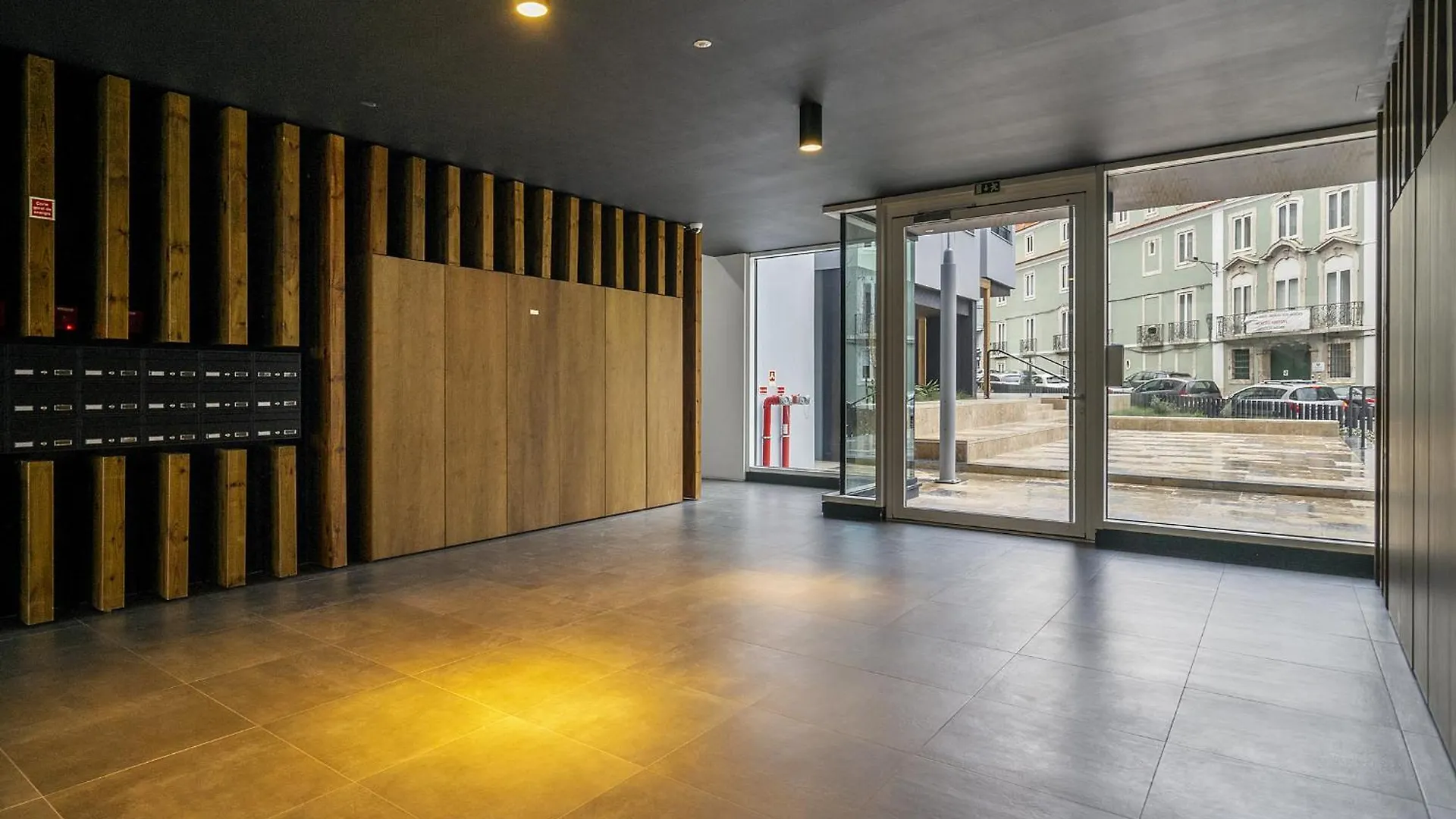 Whome Urban Oasis: Modern Living With Parking & Ac Lissabon Portugal